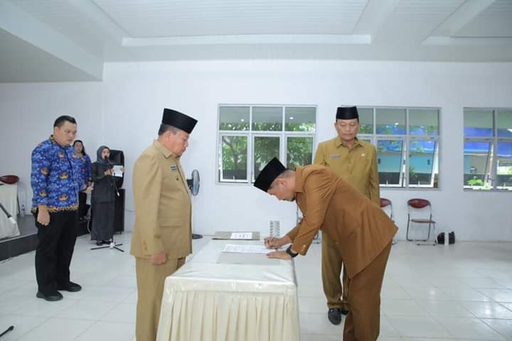 Asisten Administrasi Umum Kabupaten Asahan Lantik 43 Kepala UPTD