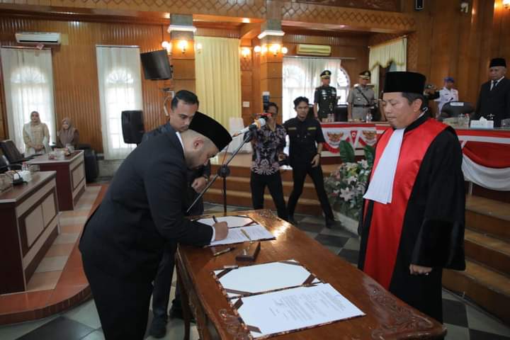 Bupati Asahan Hadiri Pengambilan Sumpah/Janji PAW Anggota DPRD Kabupaten Asahan