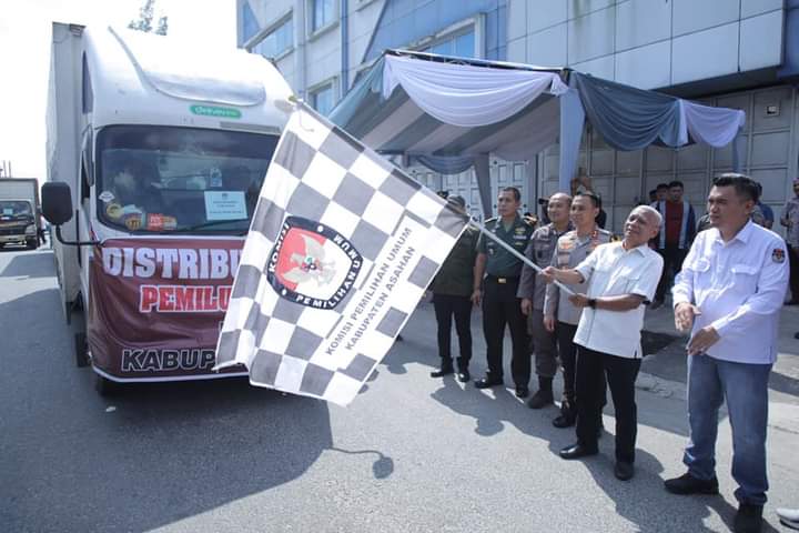 Bupati Asahan Lepas Distribusi Logistik Pemilu Tahun 2024