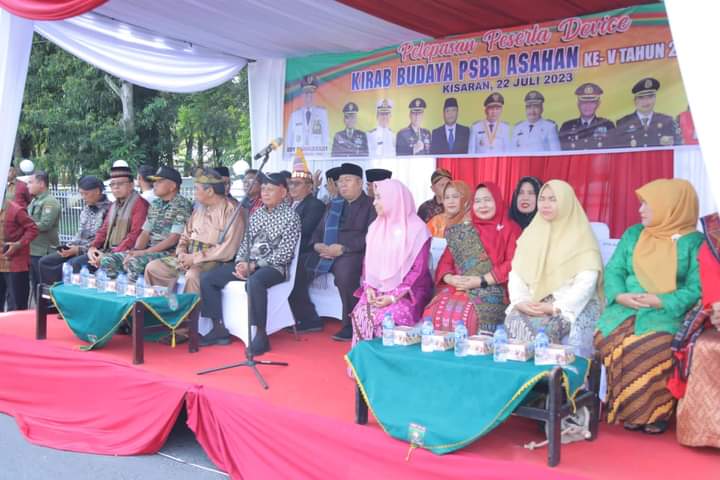 Bupati Asahan Lepas Parade Seni dan Budaya 14 Etnis