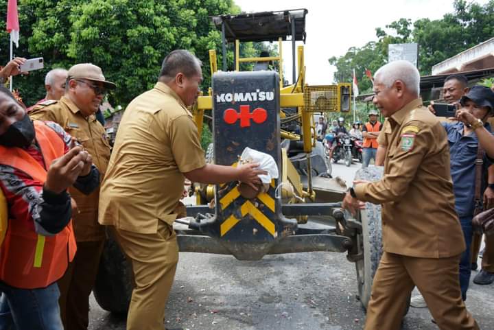 Bupati Asahan Letakkan Batu Pertama Pembangunan Jalan Penghubung 2 Desa Kecamatan Bandar Pulau
