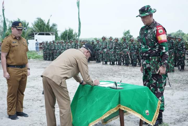 Bupati Asahan Pimpin Upacara Pembukaan TNI Manunggal Membangun Desa Ke - 115