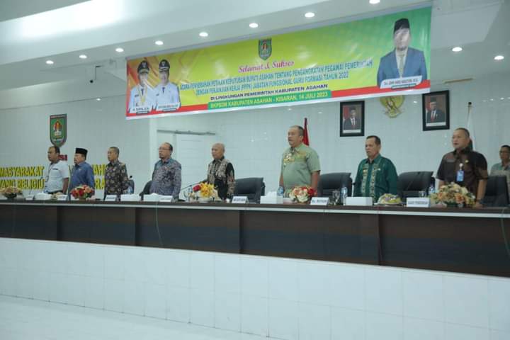 Bupati Asahan Serahkan Petikan Keputusan Tentang Pengangkatan PPPK