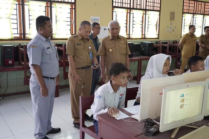 Bupati Asahan Tinjau Pelaksanaan Hari Terakhir ANBK Tingkat SMP Tahun 2023