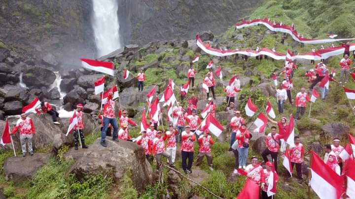Bupati dan Forkopimda Asahan Kibarkan Bendera Merah Putih di Wisata Air Terjun Ponot