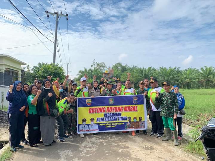 Camat Kota Kisaran Timur Ikuti Kegiatan Gotong Royong Massal