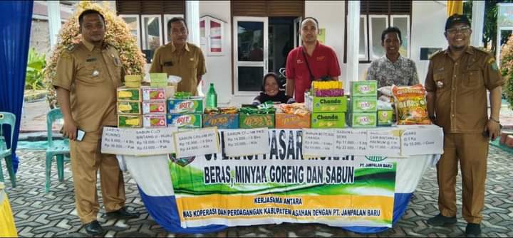 Camat Kota Kisaran Timur Kunjungi Pasar Murah di Kelurahan Selawan