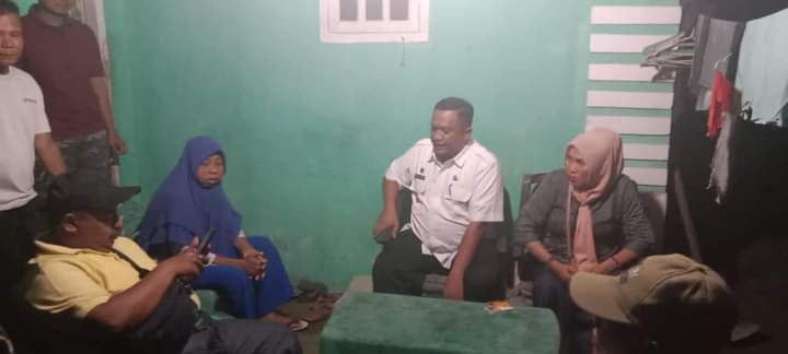 Camat Kota Kisaran Timur Kunjungi Warga Yang Mengalami Penyakit Kelenjar 