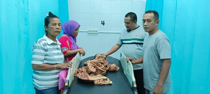 Camat Kota Kisaran Timur Kunjungi Warga yang Sakit Parah
