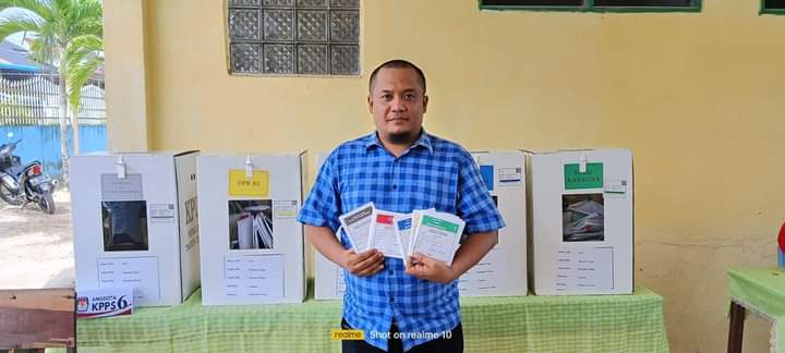 Camat Kota Kisaran Timur Lakukan Pencoblosan Pada Pelaksanaan Pemilihan Umum (Pemilu) Tahun 2024