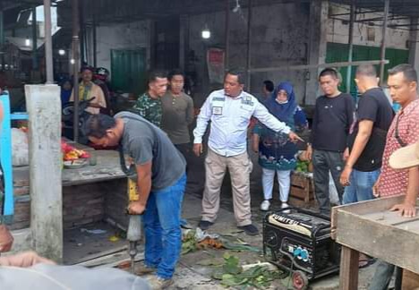 Camat Kota Kisaran Timur Pimpin Langsung Gotong Royong Massal