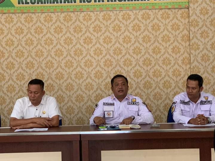 Camat Kota Kisaran Timur Pimpin Rapat Bersama Lurah dan Kolektor PBB 