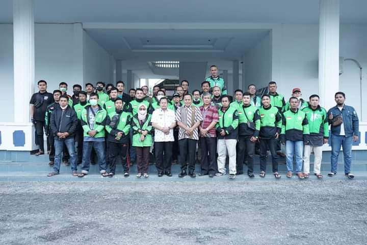 Dampak Kenaikan BBM, Dishub Kabupaten Asahan Salurkan Bansos Subsidi BBM Kepada Pengemudi Ojek