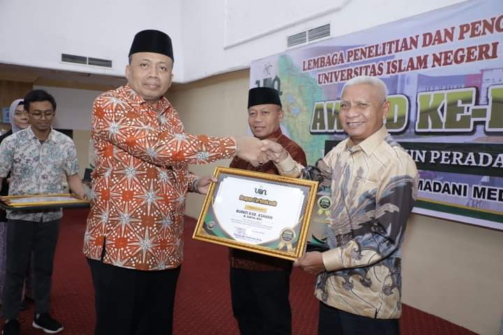 LPPM UINSU Beri Award Pertama Kepada Bupati Asahan