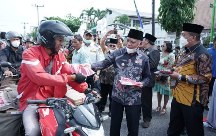 Pemerintah Kabupaten Asahan Bagikan 10.000 Bendera Merah Putih