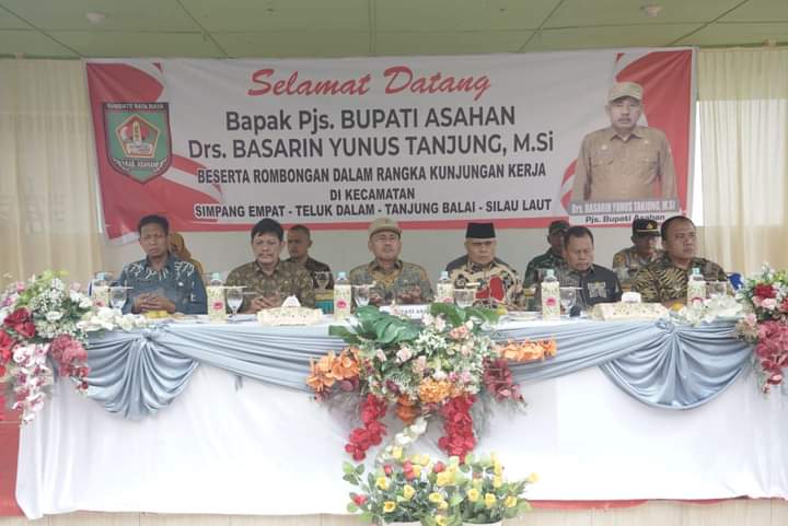 Pjs. Bupati Asahan Kumpulkan 4 Camat beserta Jajarannya di Kantor Camat Simpang Empat