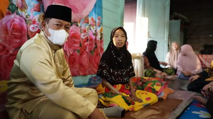 Plt Wali Kota Waris Thalib Jenguk Nurbaiti, Salah Seorang Warga Penderita Malnutrisi