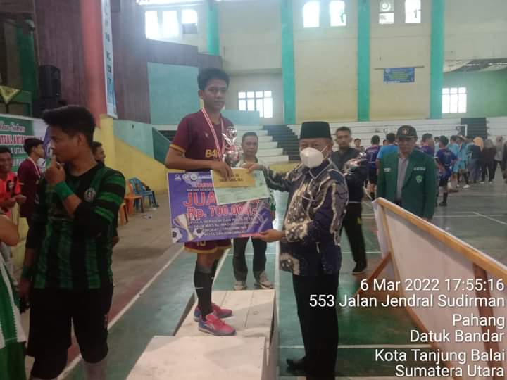 Plt Wali Kota Waris Thalib Tutup Turnamen Futsal Antar Sekolah se-Sumut