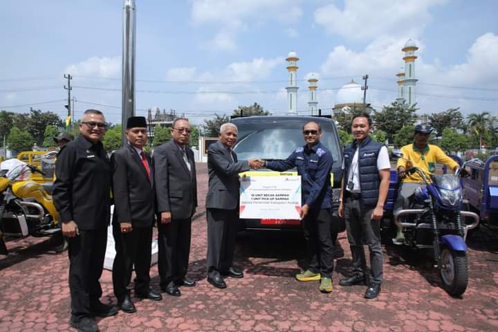 PT. Inalum Serahkan Betor dan Mobil Pengangkut Sampah Kepada Pemkab Asahan