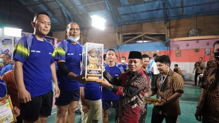 Turnamen Bulutangkis PB Bersama Cup I Resmi Ditutup Plt Wali Kota