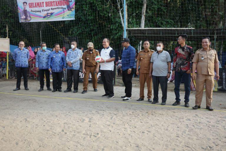 Wakil Bupati Asahan Buka Semi Open Tournament Bola Volly Joko Cup I 2022