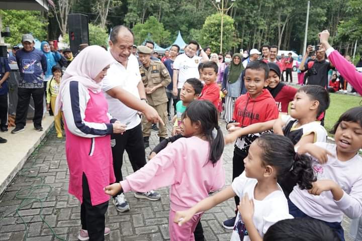 Wakil Bupati Asahan Lepas Peserta Gerak Jalan Santai