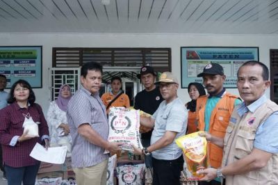 Asisten Pemerintahan Kesejahteraan Rakyat Salurkan Bantuan Kecamatan Terdampak Banjir