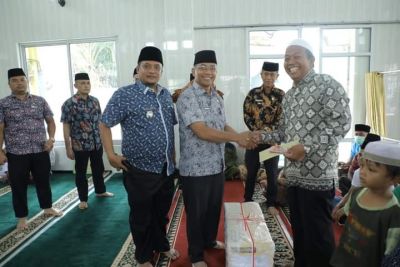 Bupati Asahan Bersama Camat Kota Kisaran Timur Kunjungi Masjid Nurul Arif